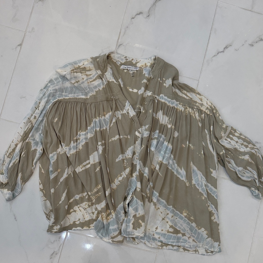 Young Fabulous & Broke Beige And White Tie-Dye Blouse Size Small